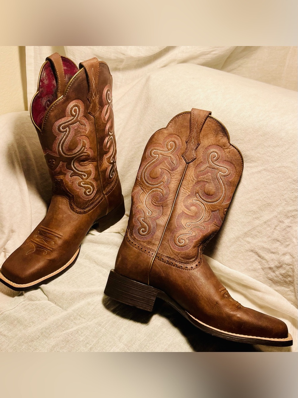 NWOT Ariat Quickdraw Distressed Brown Cowgirl Boots Square Toe Pink Details 9.5C